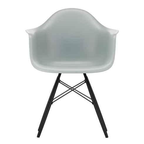 Cadeira de Braços Plástica Eames DAW / Base Ácer Preto